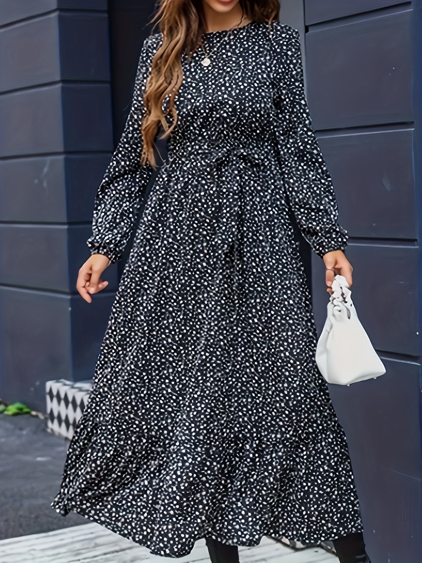 Robe Midi à Imprimé Floral Noir et Blanc pour Femme avec Ceinture Ajustable - Jupe Évasée, Col Rond, Lavable en Machine, Tenue Décontractée Toutes Saisons & Vacances, Style Féminin, Matière Confortable, Pour les Amoureux de la Mode
