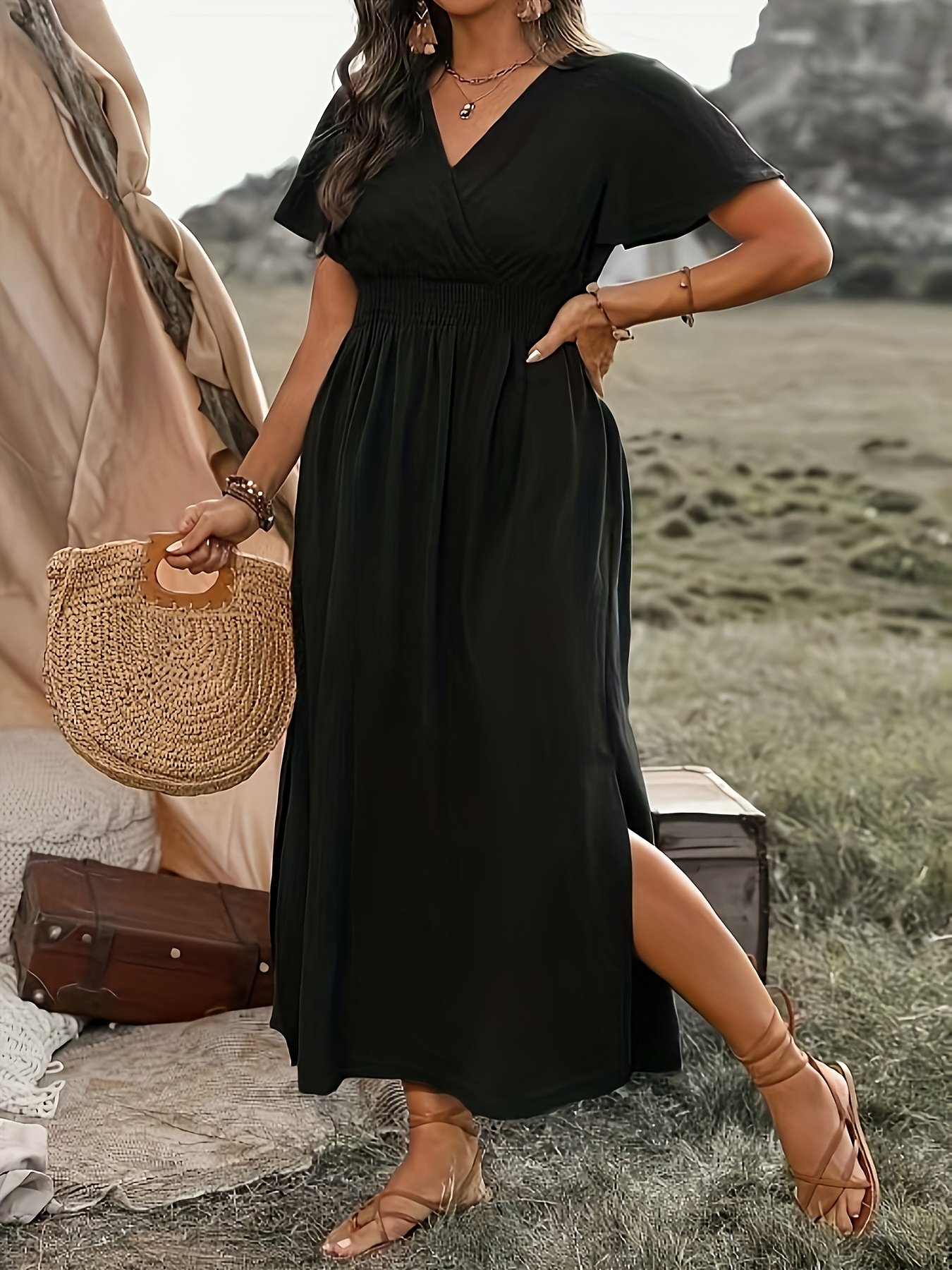 Robe Femme en Mousseline Noire à Col Croisé - Manches Courtes, Taille Cintrée, Ourlet Asymétrique et Fente, Longueur Midi Respirante pour Tenues Décontractées ou Semi-Formelles, Vêtements Élégants