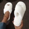 Pantoufles d'intérieur en peluche Crisscross Band, confortables et chaudes (TEMU)