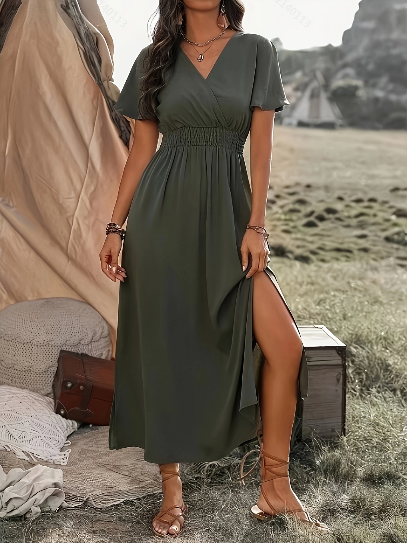 Robe Midi Ajustée pour Femmes en Vert Olive avec Encolure Croisée, Ourlet Asymétrique et Manches Bouffantes - Respirante, Lavable en Machine, Texture Lisse pour Événements Extérieurs d'Été