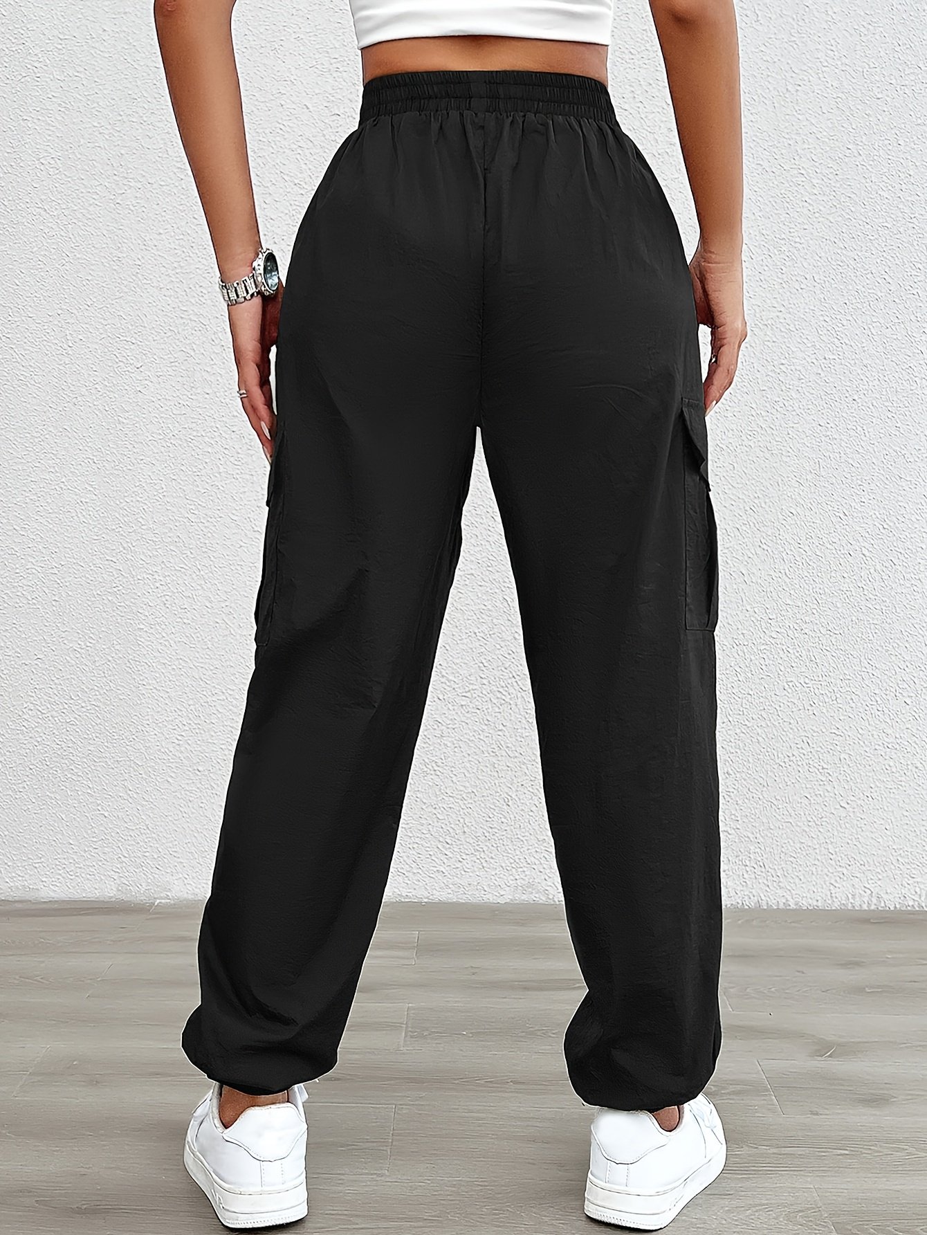 Pantalons Cargo Femme à Taille Élastique - Pantalon en Nylon Non Extensible avec Multiples Poches Utilitaires, Coupe Ample pour Tenue de Bureau, Voyage et Décontractée - Lavable en Machine, Tissu Durable, Design Fonctionnel, Idéal pour les Passionnées d'Extérieur
