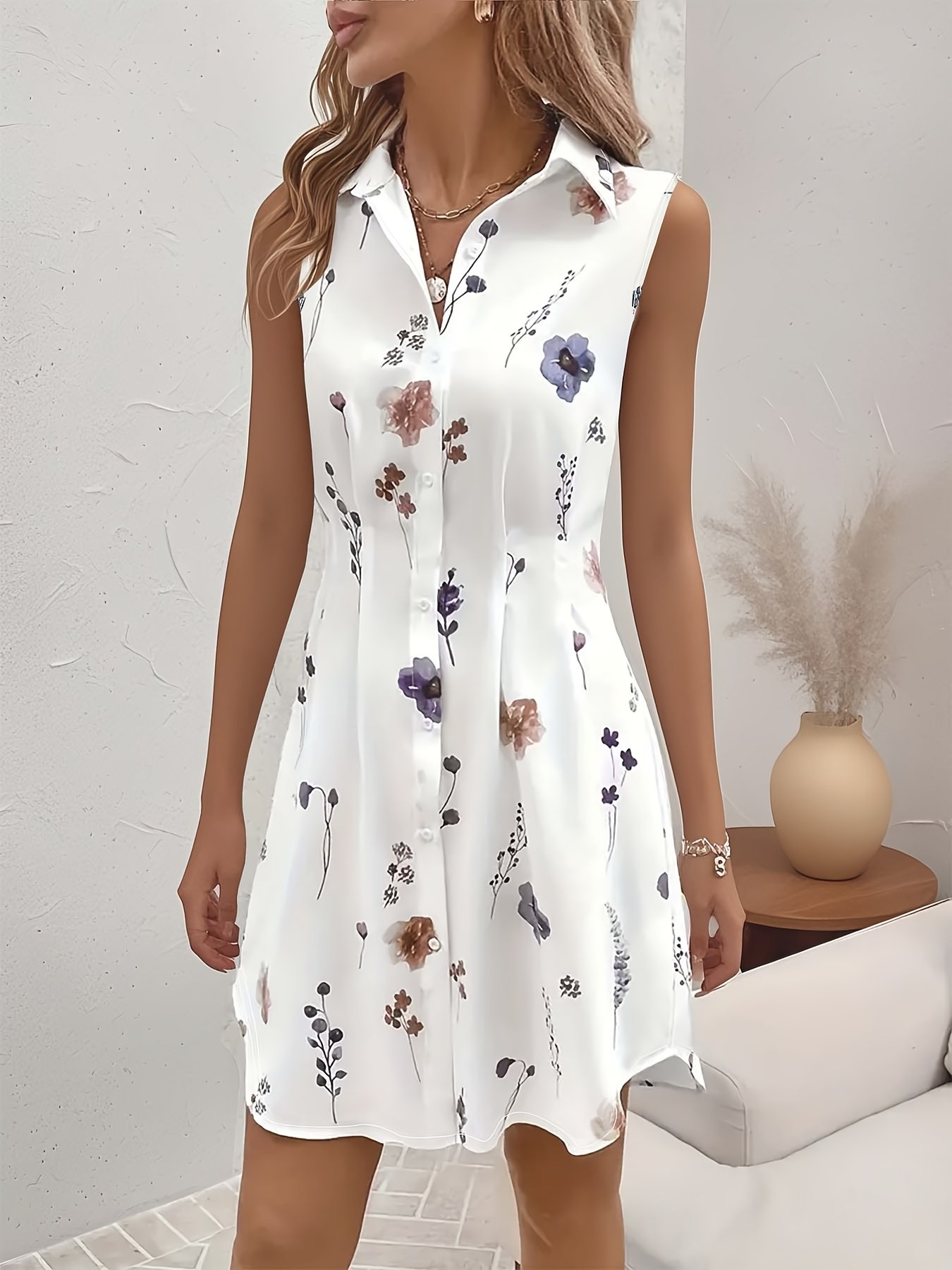 Robe midi sans manches élégante à imprimé floral pour femmes avec col boutonné - Polyester léger, lavable en machine, idéale pour les vacances d'été, blanc avec des fleurs colorées, tenue de vacances | Robe à imprimé floral | Détail boutonné