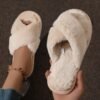 Pantoufles d'intérieur en peluche Crisscross Band, confortables et chaudes (TEMU)