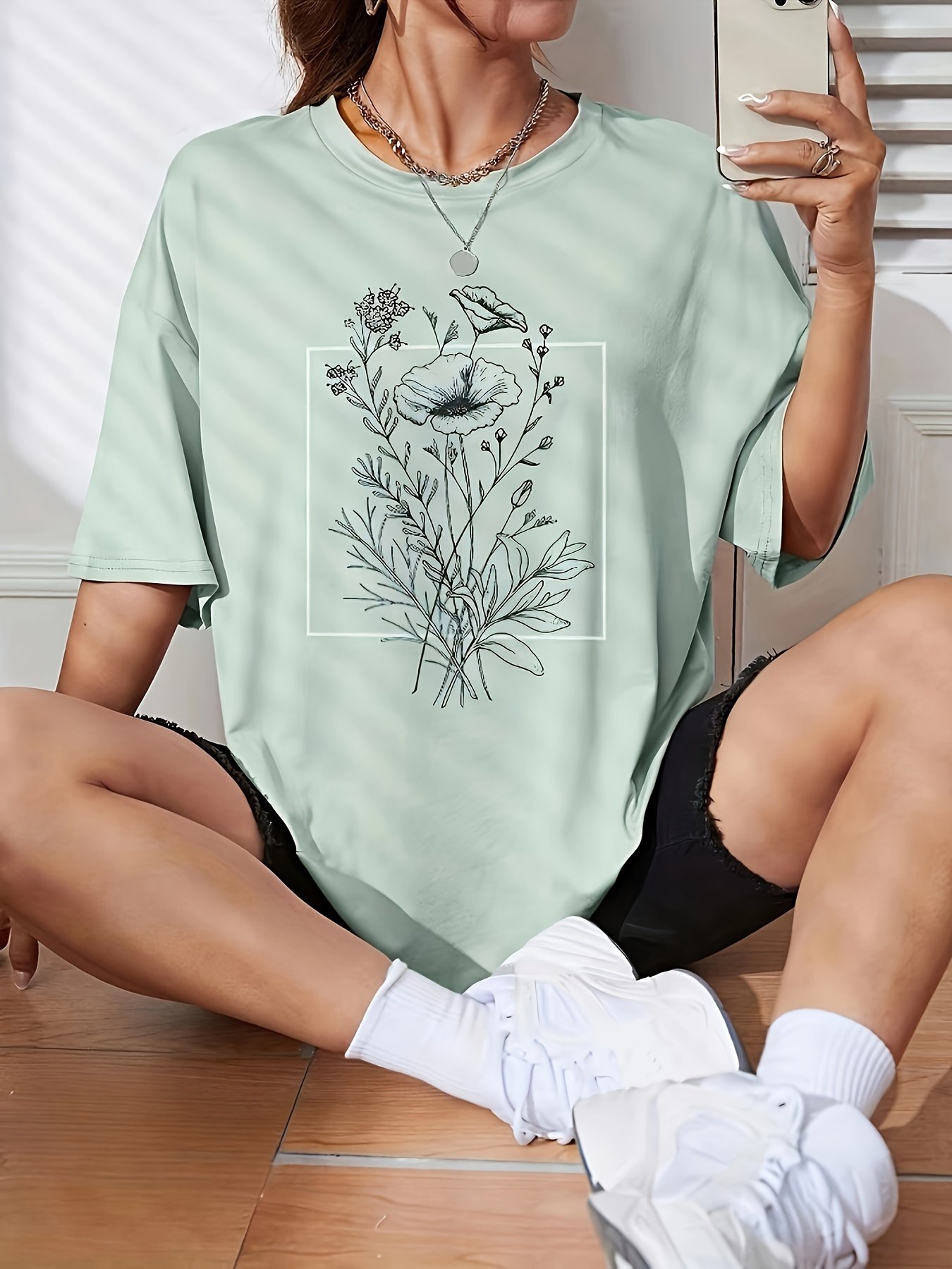 Chemise Décontractée à Imprimé Floral pour Femme - Col Rond Vert Menthe, Respirante et Lavable en Machine, T-Shirt Polyvalent Toutes Saisons, Coupe Détendue, Design Inspiré par la Nature, Tissu Facile d'Entretien