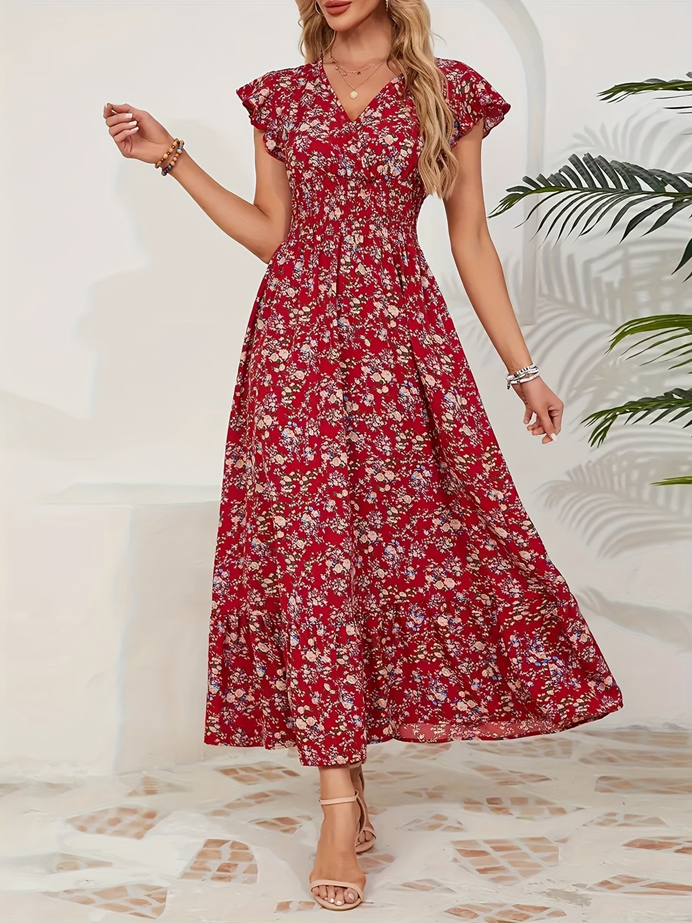 Robe midi élégante à col en V pour femme - Rouge avec fleurs blanches et vertes, manches courtes à volants, taille cintrée, polyester léger, tenue décontractée et formelle d'été, robe florale