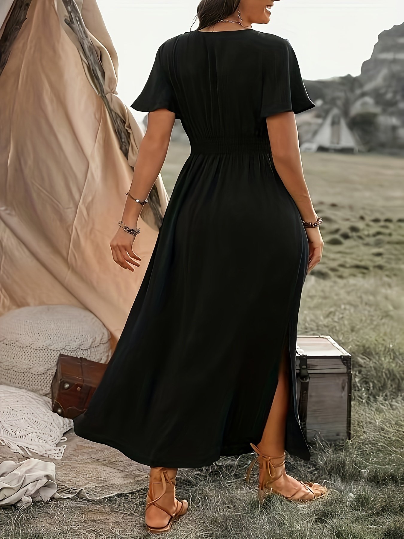 Robe Femme en Mousseline Noire à Col Croisé - Manches Courtes, Taille Cintrée, Ourlet Asymétrique et Fente, Longueur Midi Respirante pour Tenues Décontractées ou Semi-Formelles, Vêtements Élégants