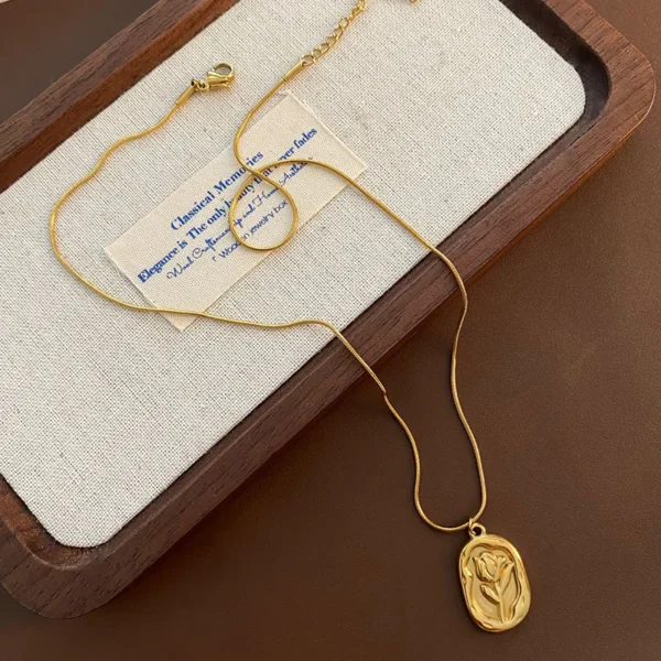 Collier avec pendentif tulipe Simple en acier inoxydable pour femmes, pendentif Rose Relievo, breloque exquise, chaîne de clavicule, bijoux de fête