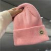 1 Bonnet Femme Hiver - Design Minimaliste avec Patch Visage Joyeux, Élastique et Doux(TEMU)