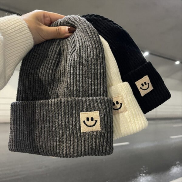 1 Bonnet Femme Hiver - Design Minimaliste avec Patch Visage Joyeux, Élastique et Doux(TEMU)