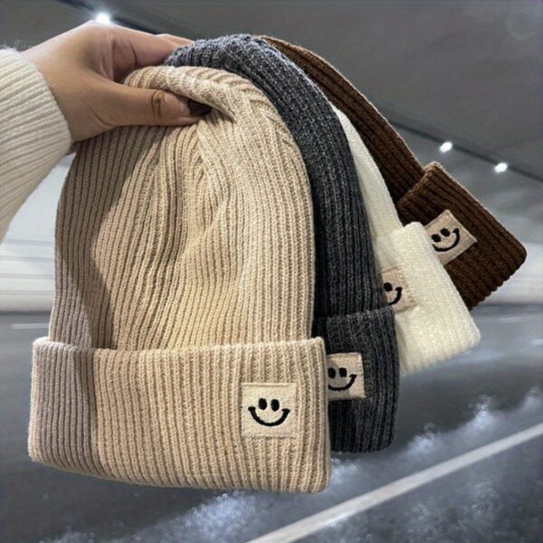 1 Bonnet Femme Hiver - Design Minimaliste avec Patch Visage Joyeux, Élastique et Doux(TEMU)