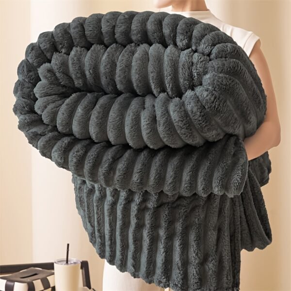 1 pc Ultra-Soft Peluche Fleece Couverture - Coussin Beige Flanelle avec Texture Côtelée, Laver en Machine, Confort Toute Saison pour Lit et Décoration de Maison, Accessoire de Confort de Lit | Texture Peluche Couverture |(TEMU)