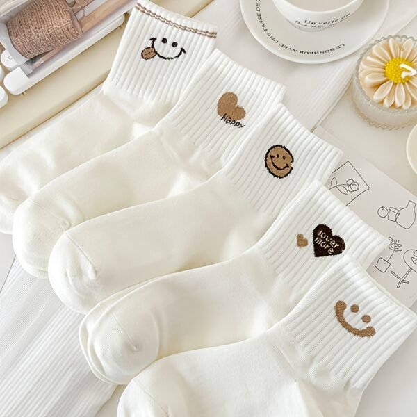 3e479928-9d13-411f-af97-0baeef8d6fe2 5 Paires de chaussettes pour femmes avec des graphiques de dessins animés pour une simplicité quotidienne(TEMU)