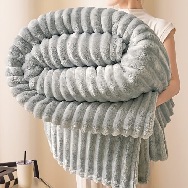 1 pc Ultra-Soft Peluche Fleece Couverture - Coussin Beige Flanelle avec Texture Côtelée, Laver en Machine, Confort Toute Saison pour Lit et Décoration de Maison, Accessoire de Confort de Lit | Texture Peluche Couverture |(TEMU)