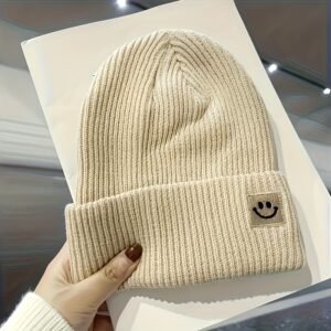 1 Bonnet Femme Hiver - Design Minimaliste avec Patch Visage Joyeux, Élastique et Doux(TEMU)