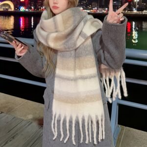 Écharpe de Luxe en Fausse Polaire pour Femme - Châle d'Hiver Épais et Confortable avec Pompons(TEMU)