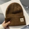 1 Bonnet Femme Hiver - Design Minimaliste avec Patch Visage Joyeux, Élastique et Doux(TEMU)