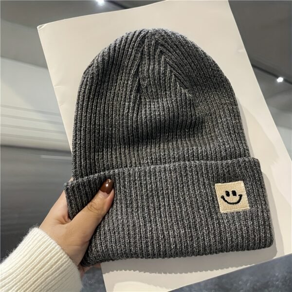 1 Bonnet Femme Hiver - Design Minimaliste avec Patch Visage Joyeux, Élastique et Doux(TEMU)