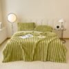 1 pc Ultra-Soft Peluche Fleece Couverture - Coussin Beige Flanelle avec Texture Côtelée, Laver en Machine, Confort Toute Saison pour Lit et Décoration de Maison, Accessoire de Confort de Lit | Texture Peluche Couverture |(TEMU)