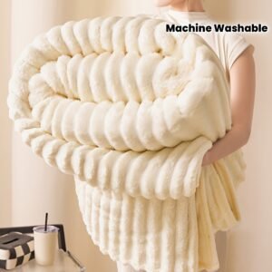 1 pc Ultra-Soft Peluche Fleece Couverture - Coussin Beige Flanelle avec Texture Côtelée, Laver en Machine, Confort Toute Saison pour Lit et Décoration de Maison, Accessoire de Confort de Lit | Texture Peluche Couverture |(TEMU)