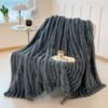 1 pc Ultra-Soft Peluche Fleece Couverture - Coussin Beige Flanelle avec Texture Côtelée, Laver en Machine, Confort Toute Saison pour Lit et Décoration de Maison, Accessoire de Confort de Lit | Texture Peluche Couverture |(TEMU)