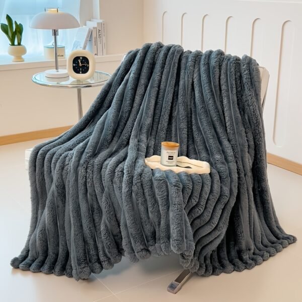 1 pc Ultra-Soft Peluche Fleece Couverture - Coussin Beige Flanelle avec Texture Côtelée, Laver en Machine, Confort Toute Saison pour Lit et Décoration de Maison, Accessoire de Confort de Lit | Texture Peluche Couverture |(TEMU)