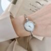 Montre-bracelet Mini Art Petite et Élégante, Style Rétro pour Femme avec un Tempérament Simple de Vie(TEMU)